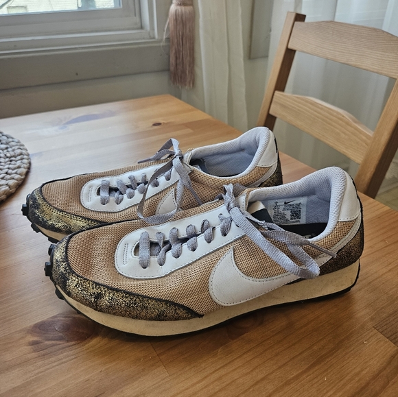 Nike Womens Daybreak 'Golden Gals' Size 8 - Picture 2 of 11